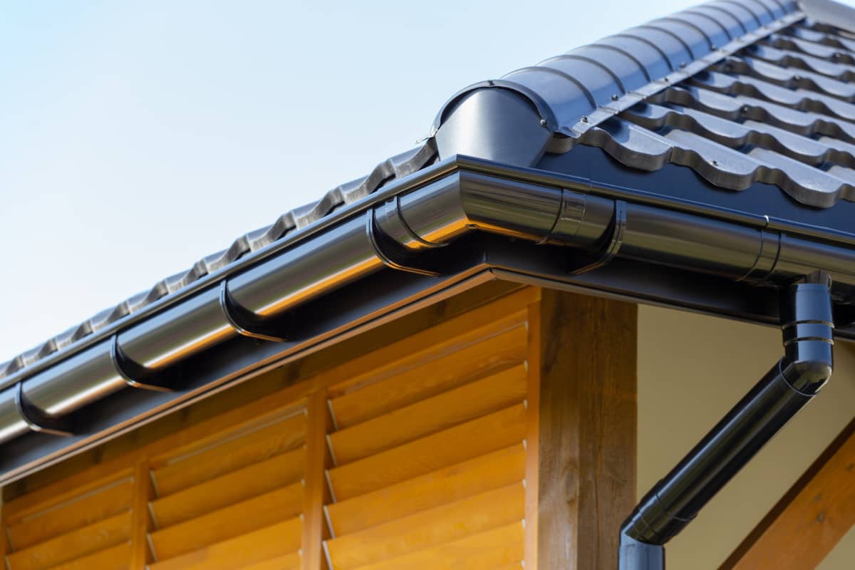 Hire A Professional Eavestrough Repairman