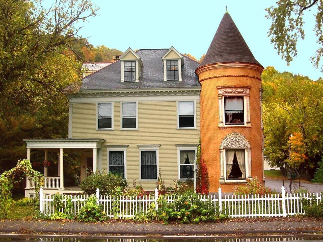 What Are Colonial-Revival Style Homes